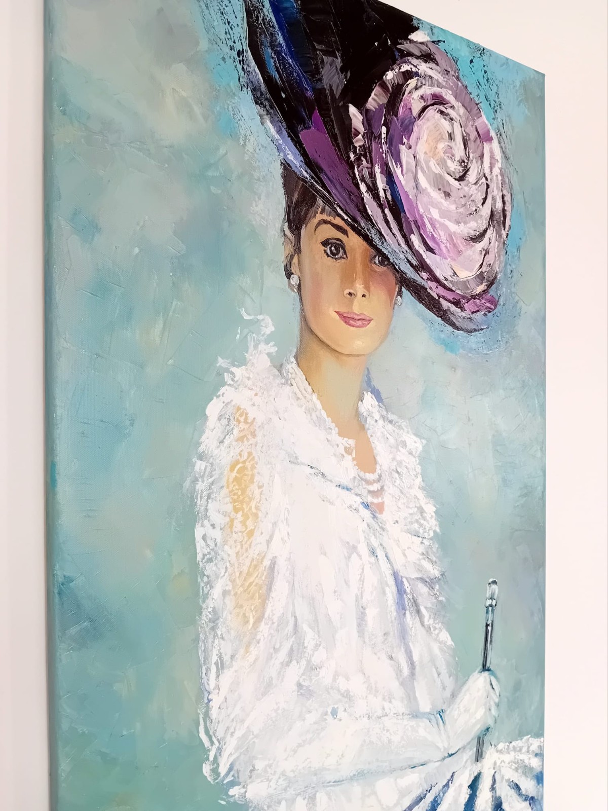 Eleganz in Weiß – Audrey Hepburn als Eliza Doolittle