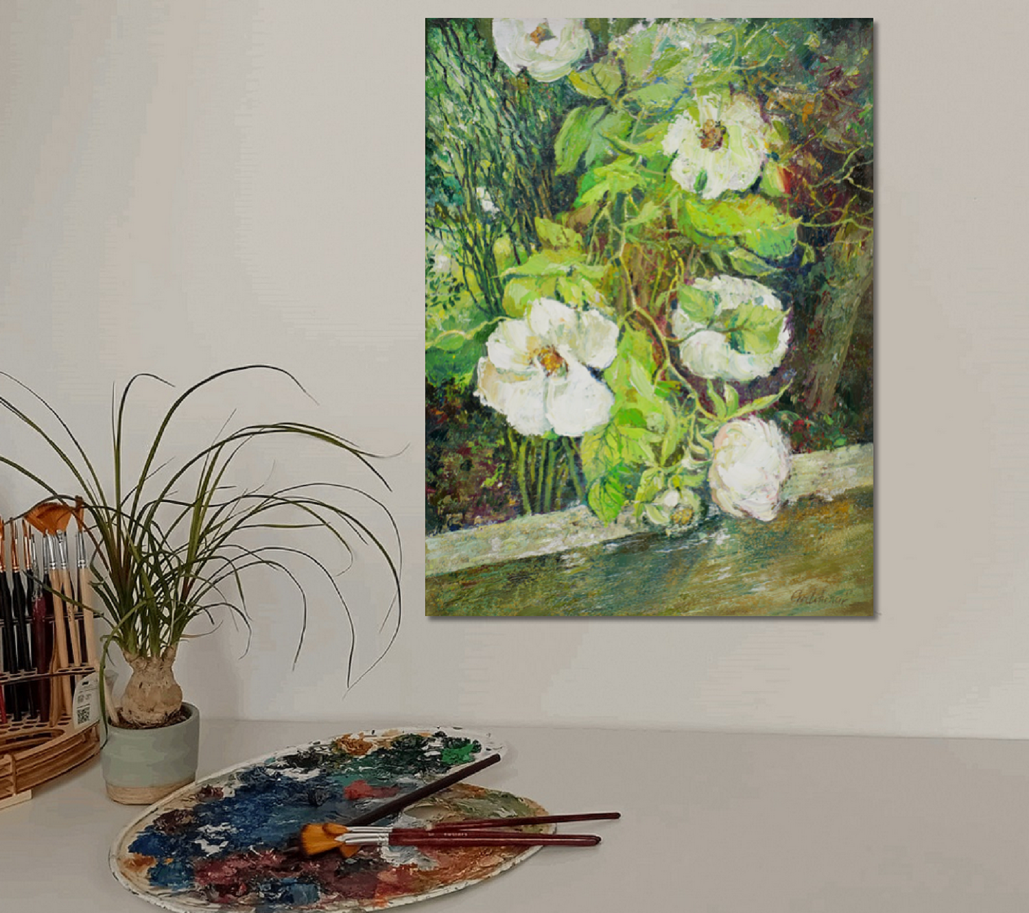 Weiße Blüten am Gartentor